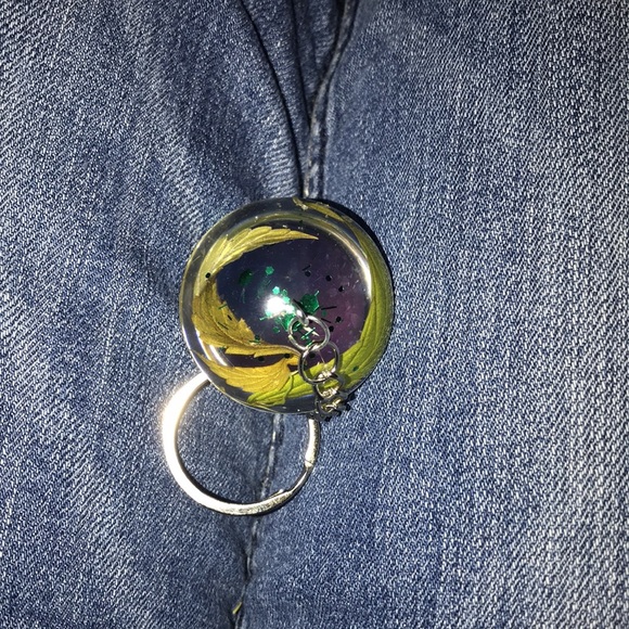 Custom epoxy mushroom 🍄 keychain with my favorite leaves glitter and wish - Picture 4 of 7